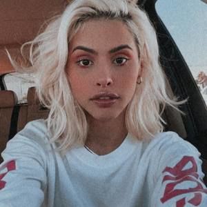 Meet your Posher, Alejandra